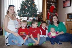 Caroline with her three children, Alexandria, Corbin and Austin; Linda with her two Children, Aiden and Marney.